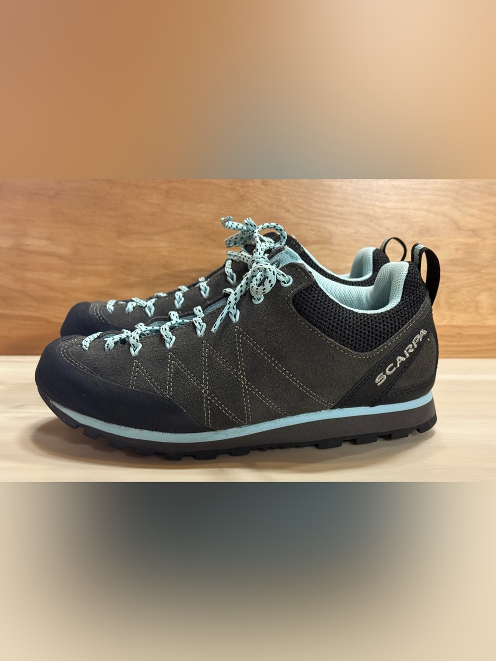 Scarpa Crux Women's Approach Shoe - Black with Light Blue Trim size 7